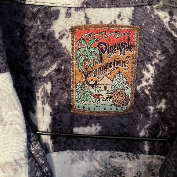 Pineapple connection short sleeve button down - Picture 4 of 4